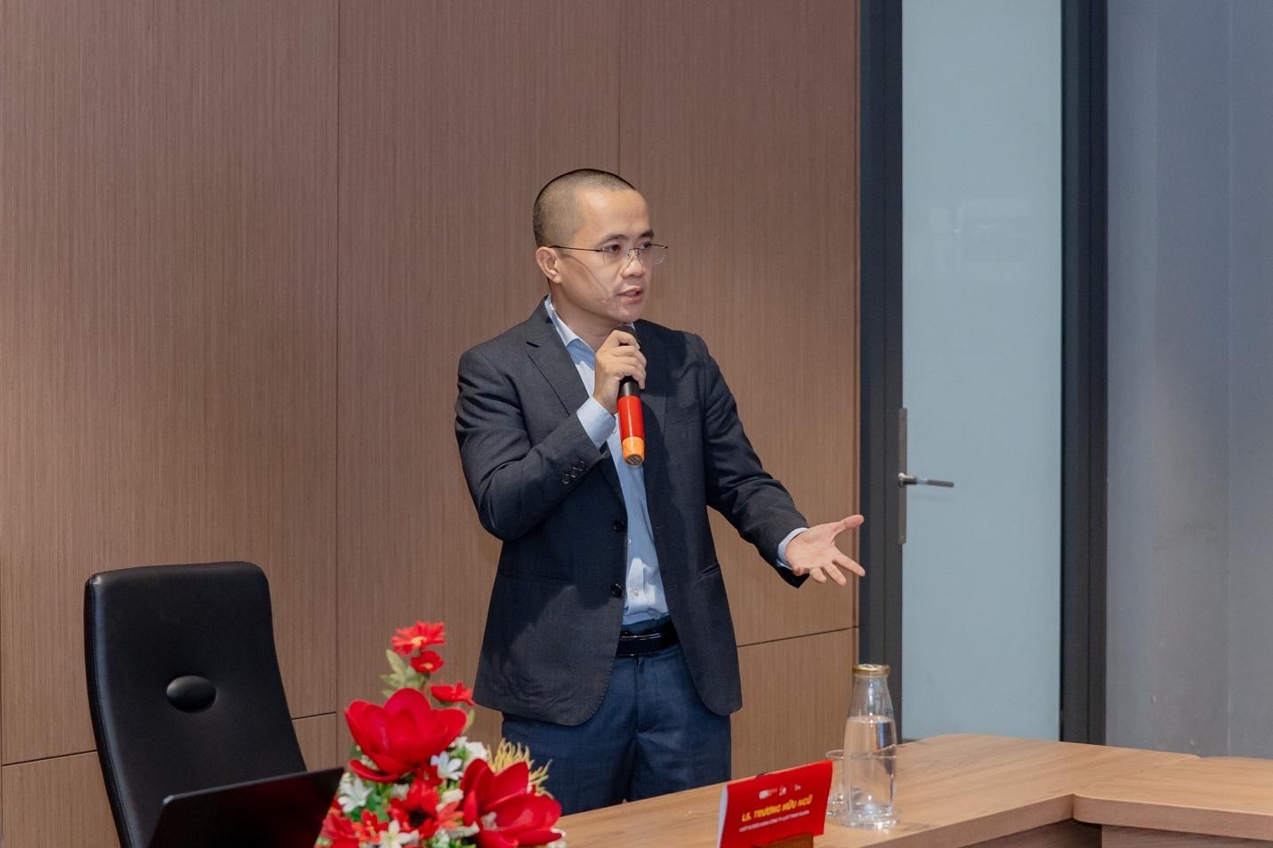 A person in a suit holding a microphone
AI-generated content may be incorrect.
