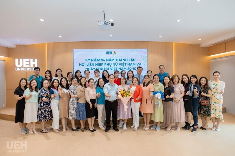 https://www.ueh.edu.vn/images/upload/editer/20250114075104_ueh-cong-bo-va-trao-nghi-quyet-thanh-lap-ban-bao-dam-chat-luong-va-kiem-soat-noi-bo-va-quyet-dinh-bo-nhiem-lanh-dao-ban-lam-thoi-3.jpg