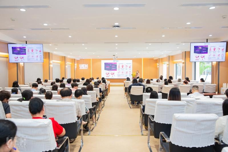 https://www.ueh.edu.vn/images/upload/editer/20250114075219_ueh-cong-bo-va-trao-nghi-quyet-thanh-lap-ban-bao-dam-chat-luong-va-kiem-soat-noi-bo-va-quyet-dinh-bo-nhiem-lanh-dao-ban-lam-thoi-4.jpg