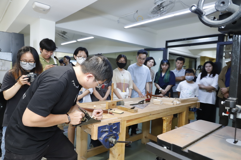 Chính thức ra mắt không gian sáng tạo nghệ thuật UEH MakerSpace