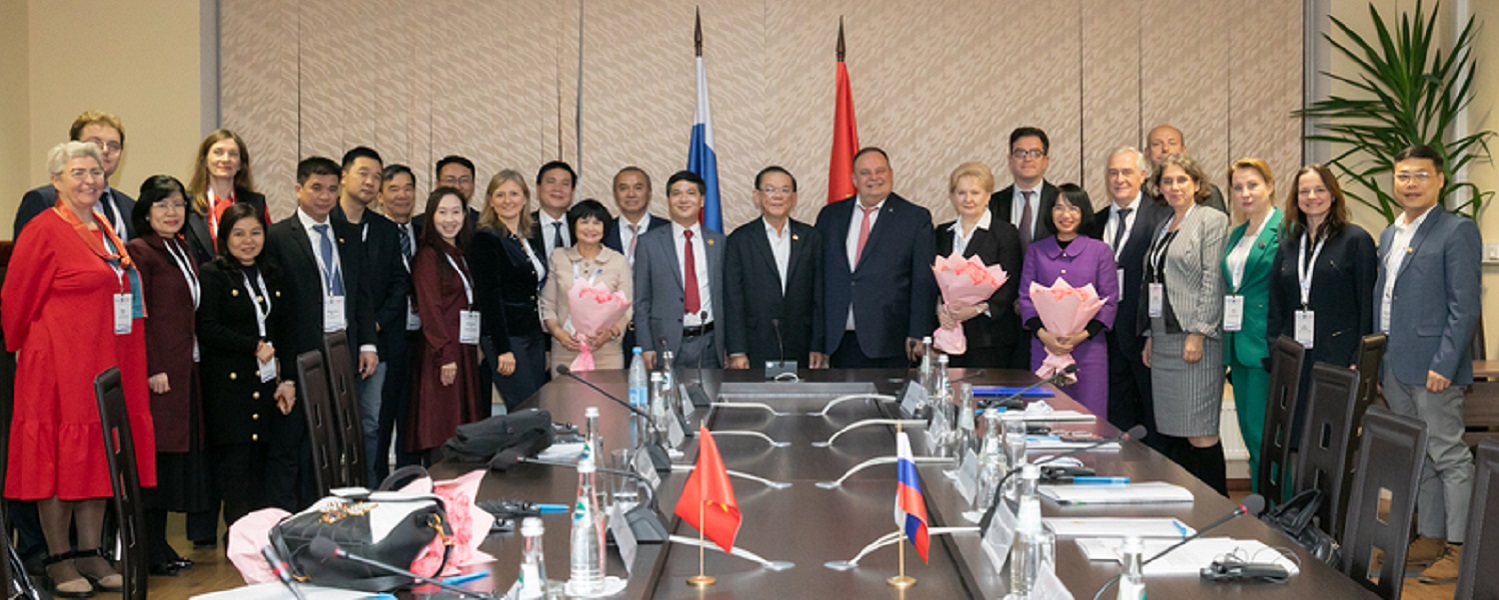 Russia - Vietnam Education Cooperation: UEH Attending the 2nd Meeting of the Association of Economic Universities of Russia and Vietnam, and Working with Top Economic Universities in Moscow
