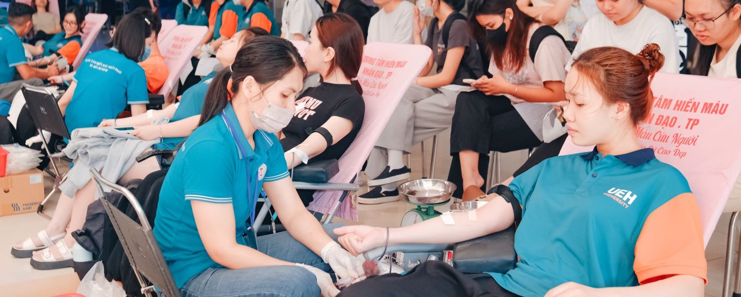 UEH Youth Eagerly Participate in the 49th Volunteer Blood Donation Week – "Rose Diary"