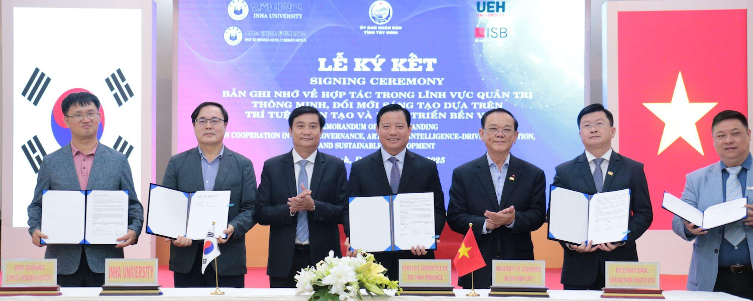 UEH Signs Cooperation Agreement with Tay Ninh Provincial People's Committee on Smart Governance, Innovation, and Artificial Intelligence
