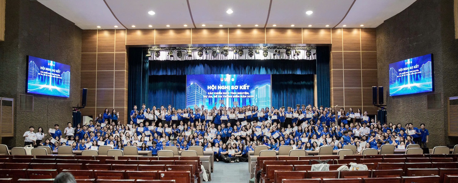 Hội nghị Sơ kết các Chiến dịch Tình nguyện, Đề án, Dự án trọng điểm năm học 2025: Dấu ấn rực rỡ của Tuổi trẻ UEH