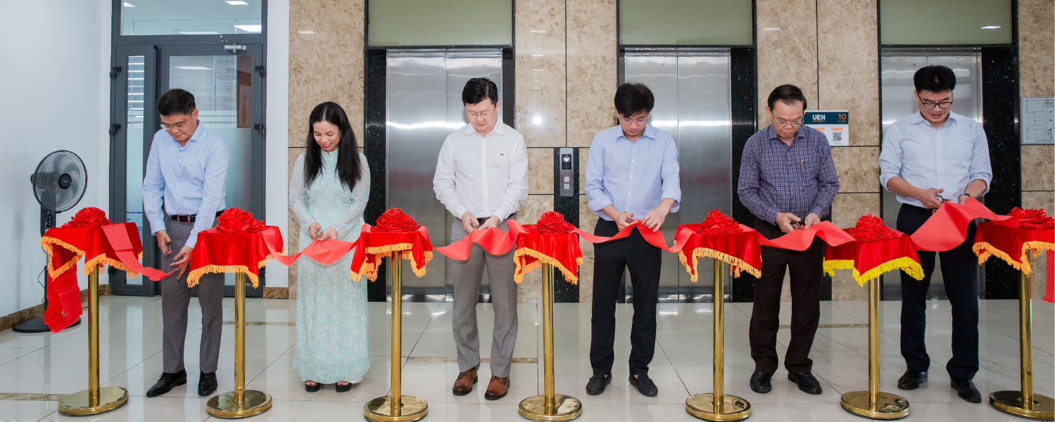 Inauguration of the "CELG Connection Space": A Place for Faculty to Meet, Socialize, and Exchange Academic Ideas
