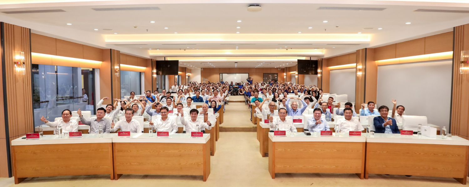 UEH Youth Union and Student Association Officials Across Generations Gather to Celebrate the 95th Anniversary of the Ho Chi Minh Communist Youth Union