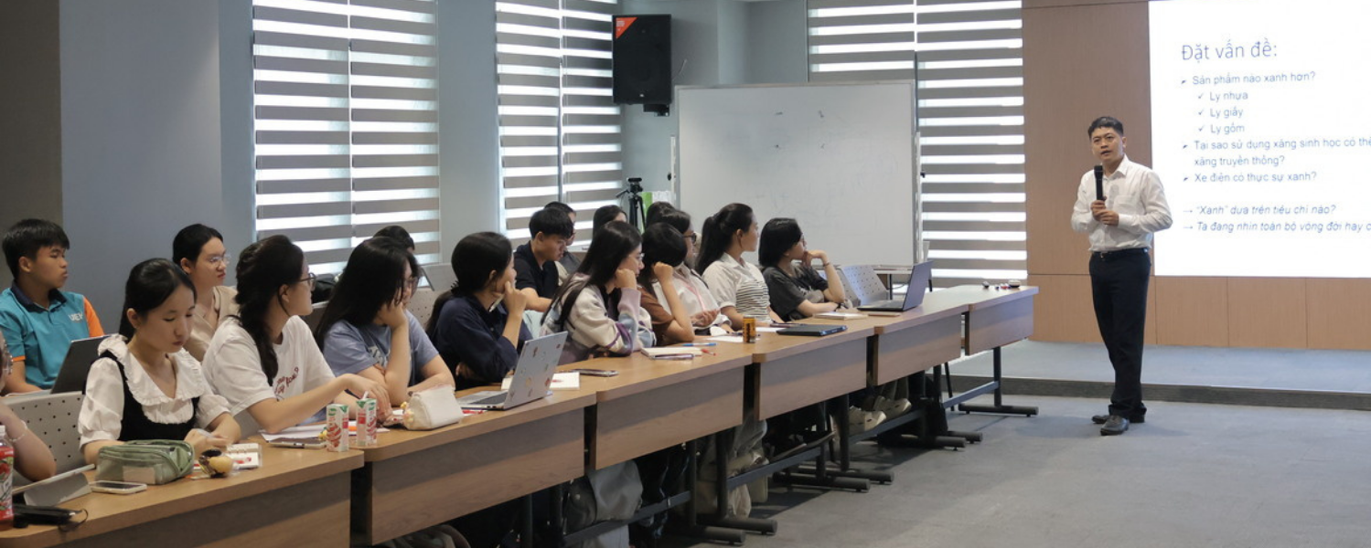 UEH Sustainable Finance Institute Organizes Advanced Training Series for the Top 15 Teams of ZESG 2026