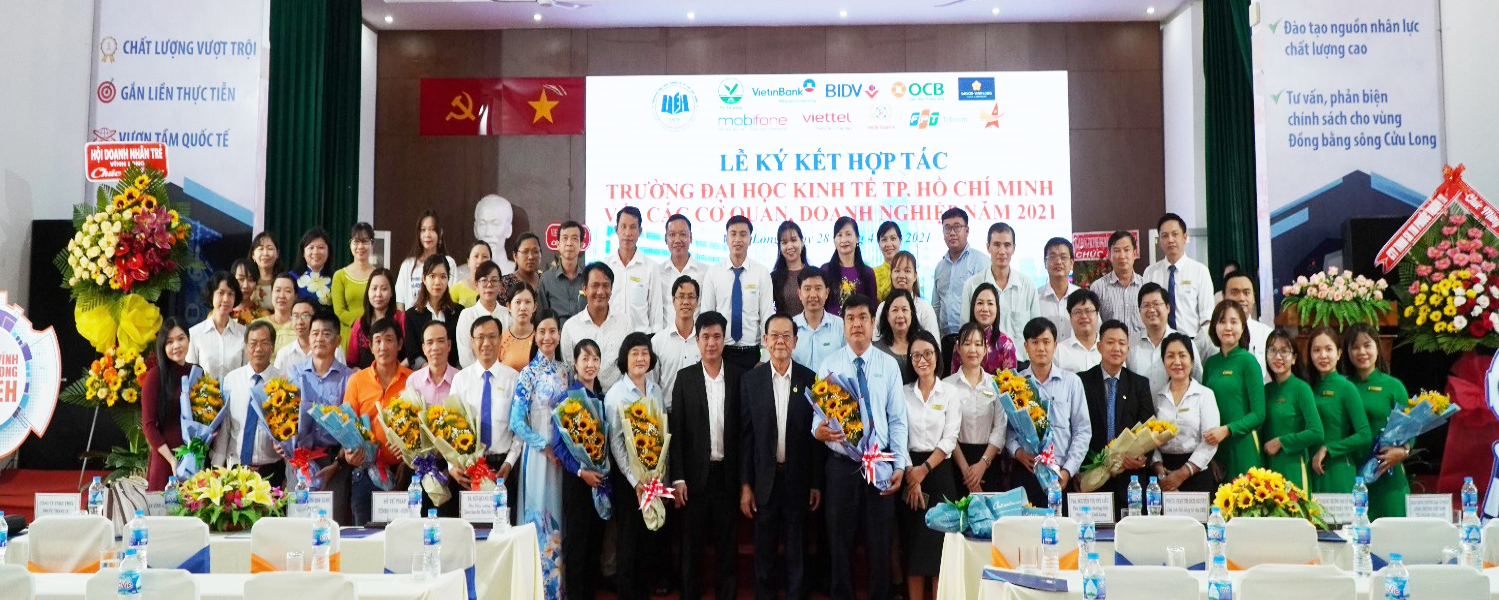University of Economics Ho Chi Minh City (UEH) held the Signing Ceremony with Agencies, Enterprises and Banks at Vinh Long Branch
