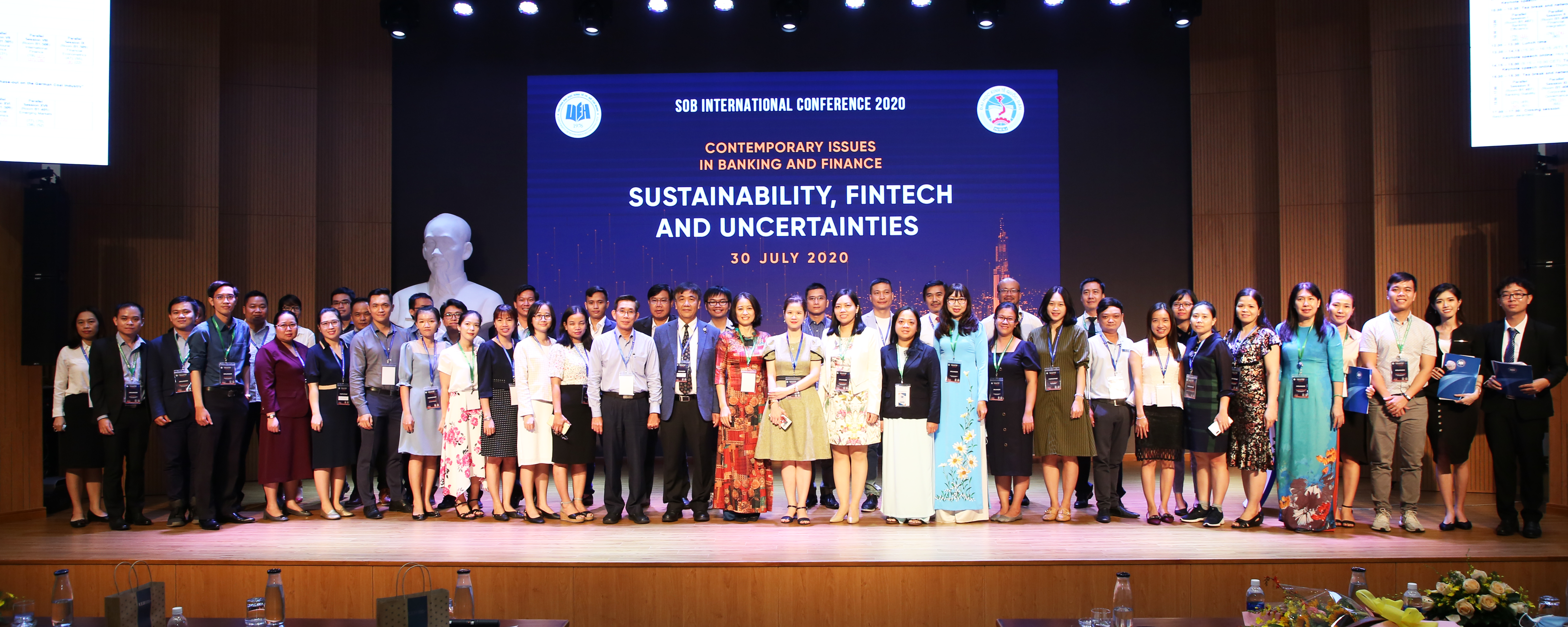 The International Seminar "Contemporary issues in banking and finance: Sustainability, fintech and uncertainties" was held for the first time at UEH (University of Economics Ho Chi Minh City)