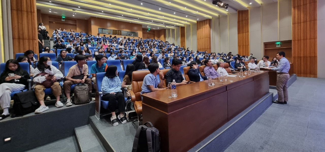 CELG seminar "Gender gap and labor market: Nobel Prize 2023 in economic sciences and research potential in Vietnam" by UEH College of Economics, Law and Government
