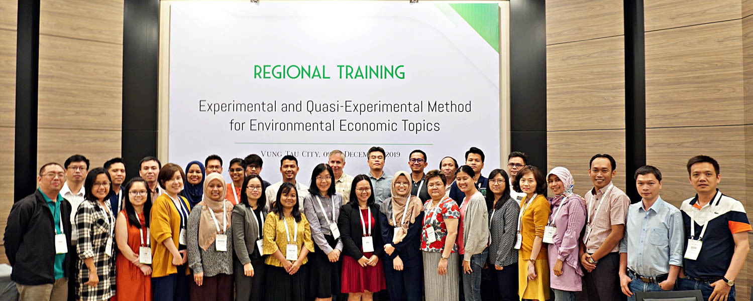 The Institute of Southeast Asian Environmental Economics (UEH) organizes a training course on modern research methods