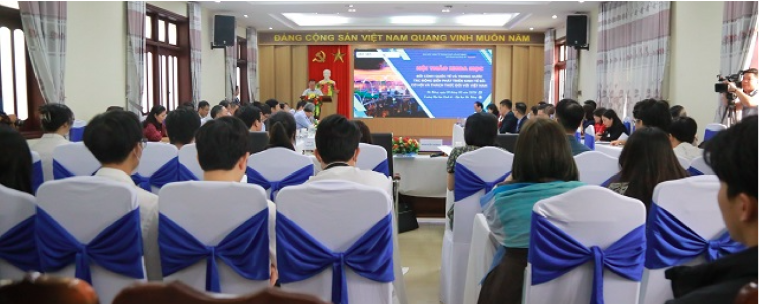 UEH successfully organized the conference on "International and domestic context affecting digital economic development: opportunities and challenges for Vietnam" in Da Nang

