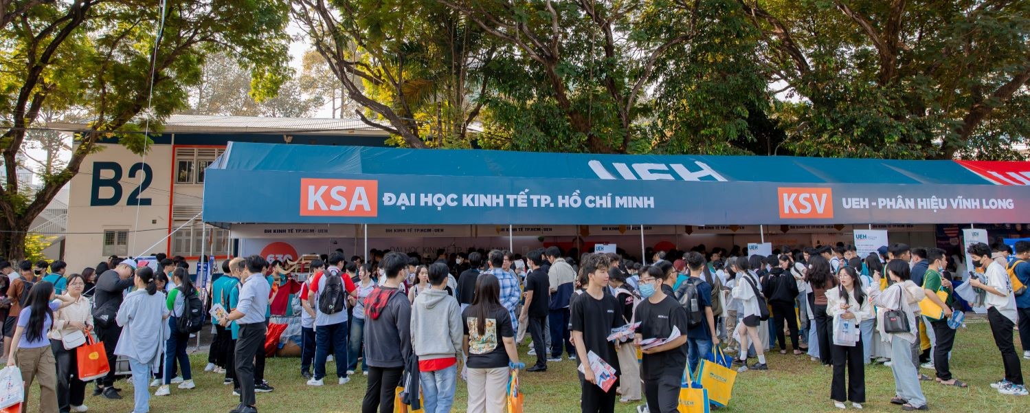 UNIVERSITY ADMISSION 2024: Admission and Career Orientation Day in Ho Chi Minh City 2024 – UEH attracting a large number of parents and students to learn about 56 multi-disciplinary programs

