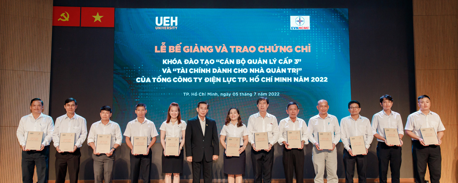 Closing and Certificate Awarding Ceremony of the training courses “Level 3 Managers” and “Finance for Administrators” of Ho Chi Minh City Electricity Corporation in 2022
