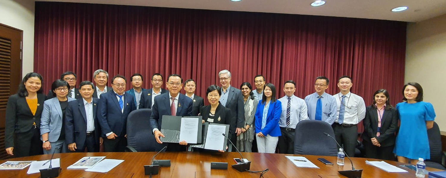 UEH delegation visited Nanyang Technological University, Singapore and signed a cooperation agreement with Singapore Management University, Republic Polytechnic University