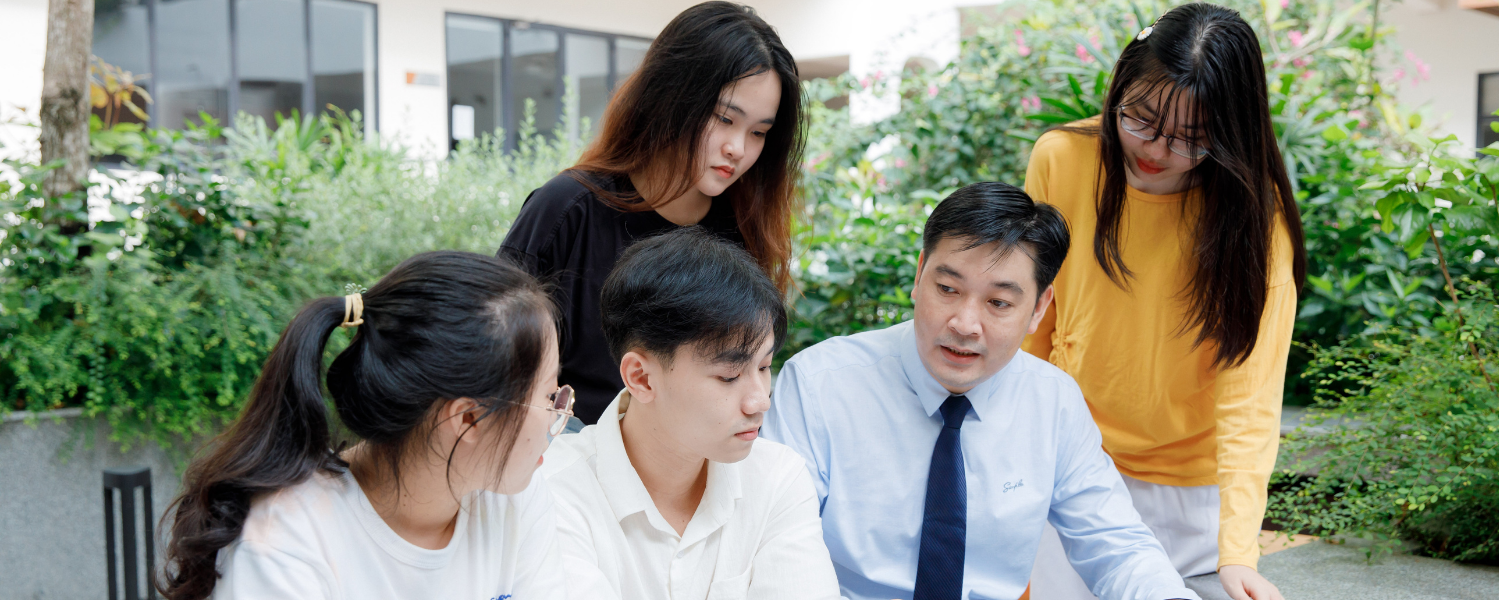 The Role of Universities and Research Institutes in the Digital Transformation of the Economy Towards Smart Cities Development in Vietnam (Part 1)