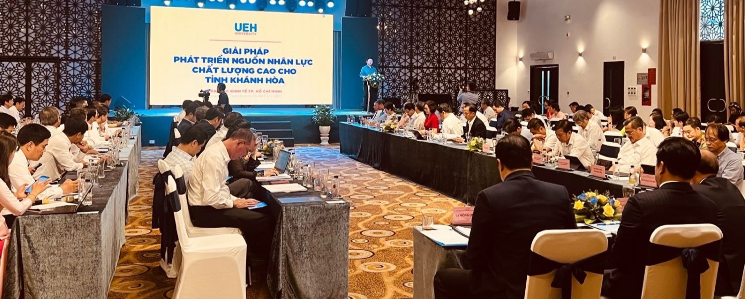 UEH Presenting at the Local Policy Forum "Training and developing human resources in Khanh Hoa Province"

