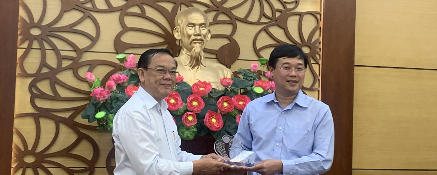 The leaders of Dong Thap province worked with the University of Economics in Ho Chi Minh City on the program of cooperation.
