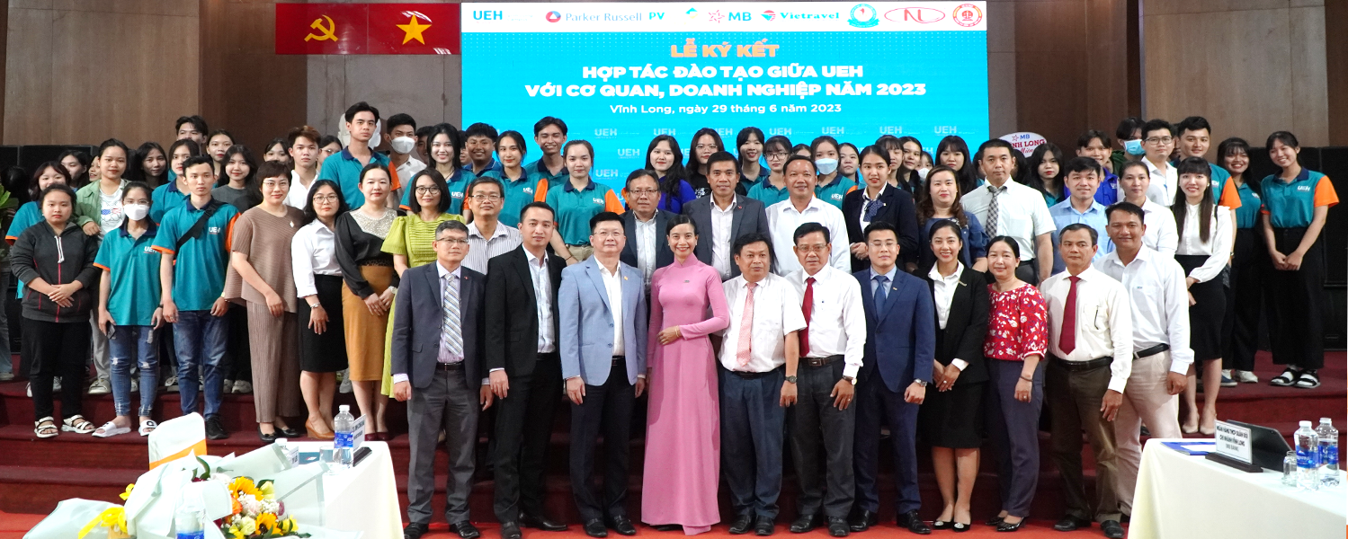 University of Economics Ho Chi Minh City holds a signing ceremony of cooperation with agencies and businesses in 2023