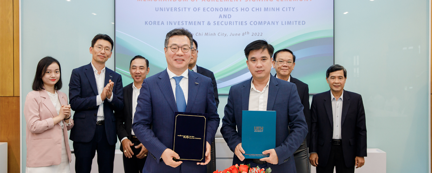 Memorandum of Agreement Signing Ceremony between University of Economics Ho Chi Minh City and KIS Vietnam Company Limited