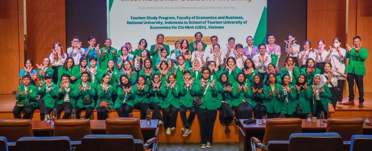 International exchange between UEH and the National University of Indonesia

