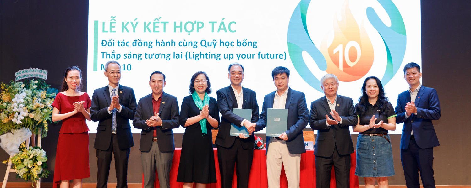 UEH accompanying Deloitte Vietnam and Association of Chartered Certified Accountants (ACCA) in the next stage of “Light Up Your Future (LUYF) Scholarship Fund”