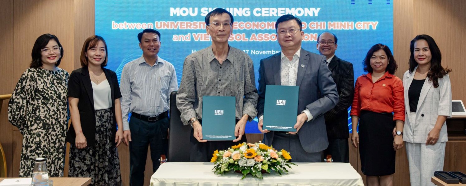 Signing ceremony of Memorandum of Understanding between University of Economics Ho Chi Minh City and Viettesol Association

