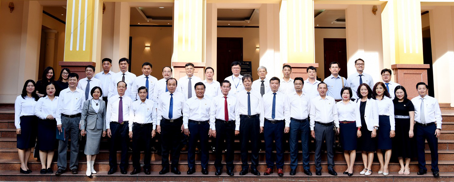 The visit of the University of Economics Ho Chi Minh City to the National Economics University

