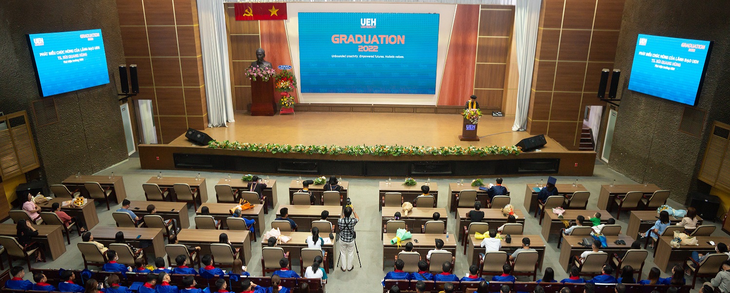 UEH organizes the 4th Graduation Ceremony 2022 for the part-time mode for 323 fresh graduates 

