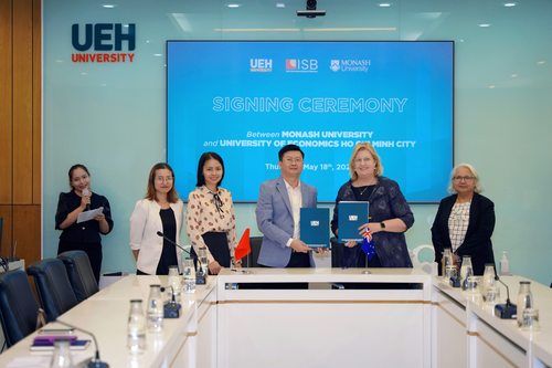 University of Economics Ho Chi Minh City signed a cooperation agreement with Monash University, a member of Australia's Go8