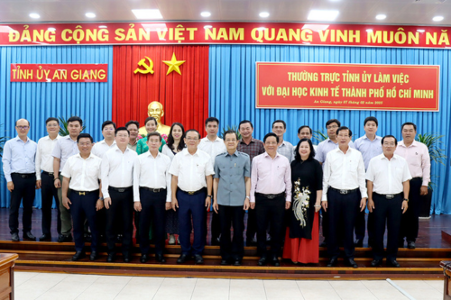 Coopeation beween UEH and An Giang Province in human resource training