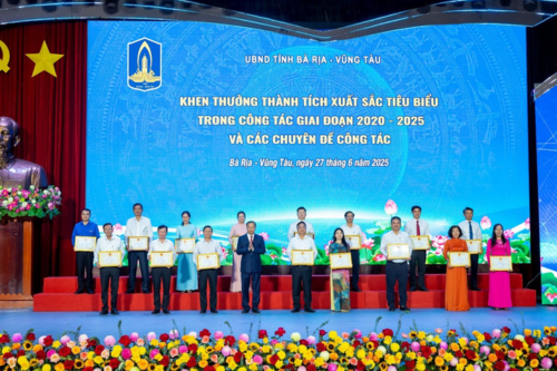 UEH Honored with Certificate of Merit from Ba Ria - Vung Tau Provincial People’s Committee for Contributions to Socio-Economic Development
