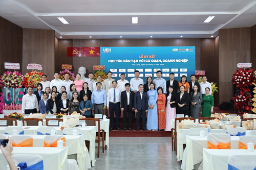 UEH Signs Training Cooperation Agreements with Agencies and Enterprises in 2025 at UEH Mekong
