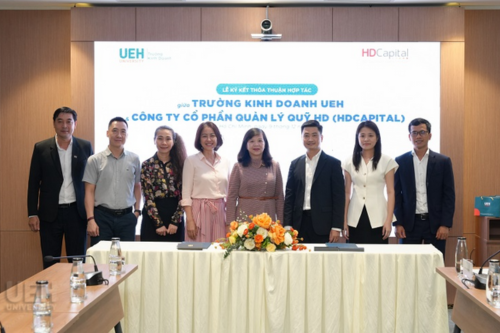 Signing Ceremony of the Memorandum of Understanding between UEH College of Business and HD Capital Management Joint Stock Company (HDCAPITAL)