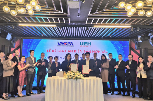 UEH and VACPA Sign MOU Renewal, Officially Launch Vietnamese Translation of "International Education Standards for Accounting (IES)"
