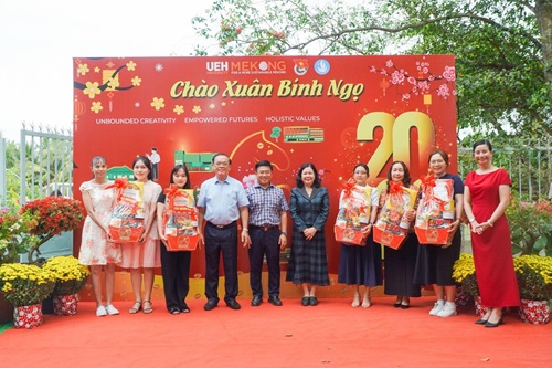 UEH Mekong - Tất niên 2025, chào đón Xuân Bính Ngọ 2026: Niềm tin được trao gửi, trách nhiệm được khẳng định
