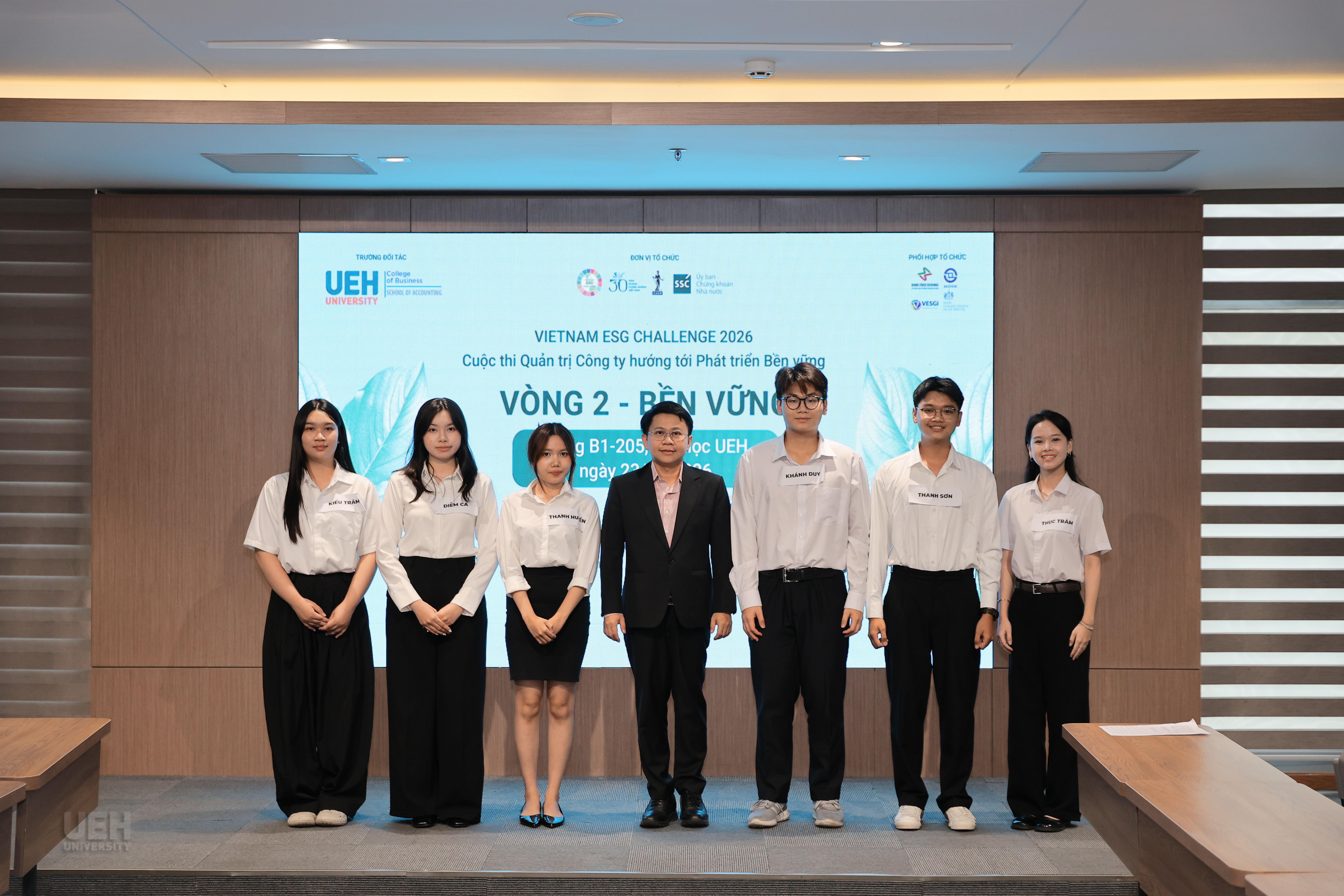 Nhìn lại hành trình Vietnam ESG Challenge 2026 – Vòng 2: Vòng Bền vững tại Trường Kinh doanh UEH
