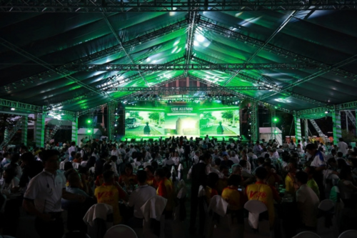 Beyond homecoming: Over 1,400 Alumni return & co-create the future value  with UEH